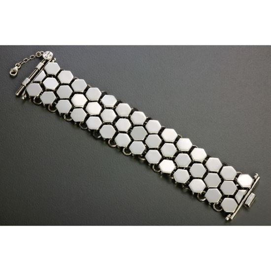 media.product.imagealternatetextformat.details