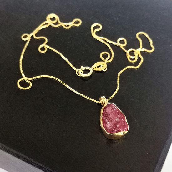 Picture of Χειροποίητο Ασημένιο Επιχρυσωμένο  Μενταγιόν με Ρουμπίνι Ακατέργαστο