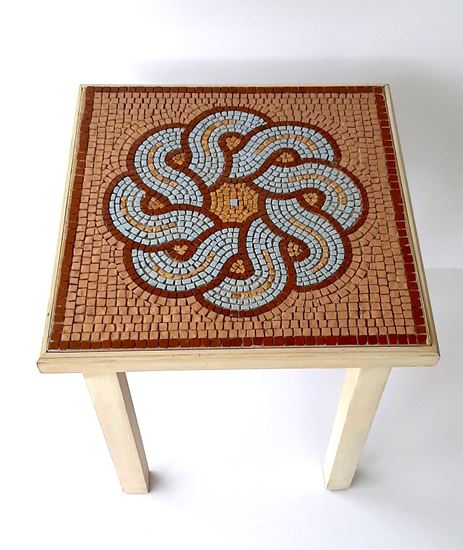 Picture of Geometric (Table )