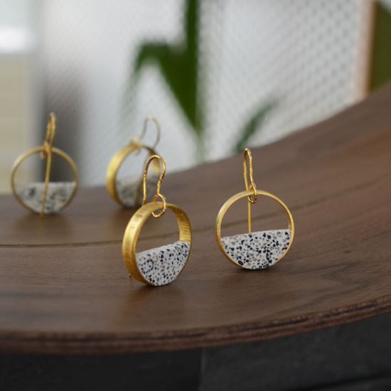 media.product.imagealternatetextformat.details