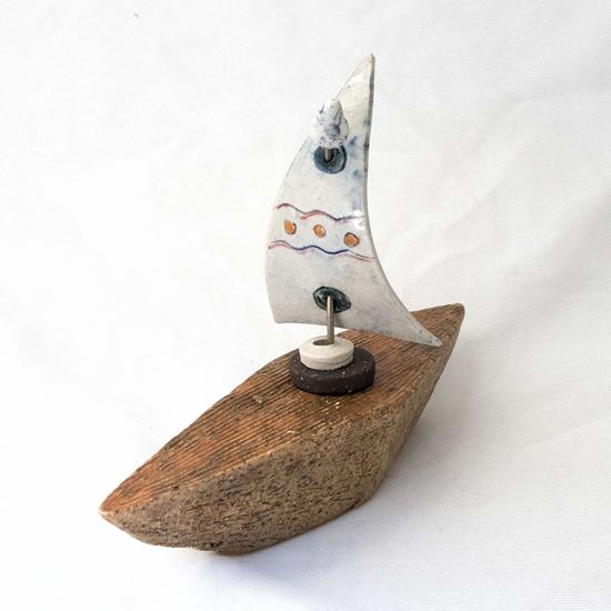 Picture of Small boat with sail