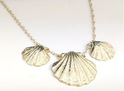 Picture of Silver necklace with seashell shapes 