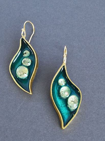 Picture of earrings curves 2