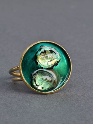 Picture of bronze ring with resin 4