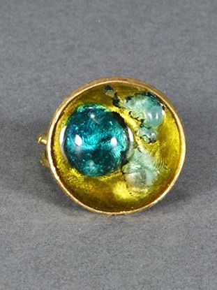 Picture of bronze ring with resin 2